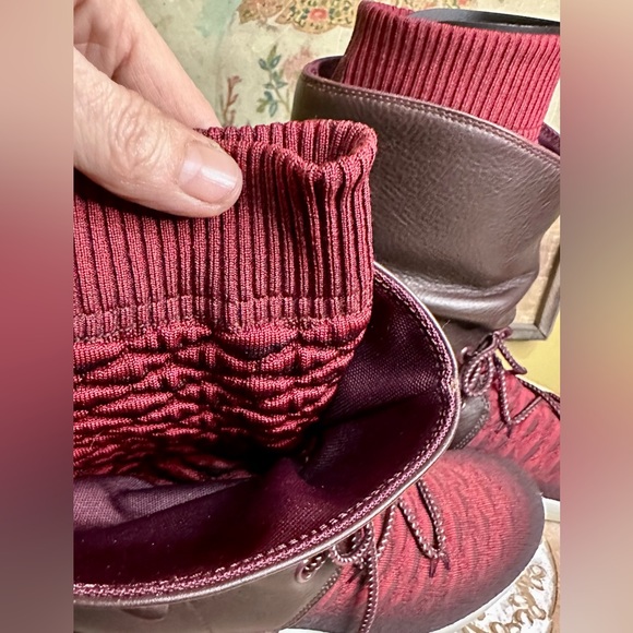 EUC *Never Worn* Nike “Roshe Two” FlyKnit Deep Burgundy SneakerBoot. Size 9 - Picture 9 of 15